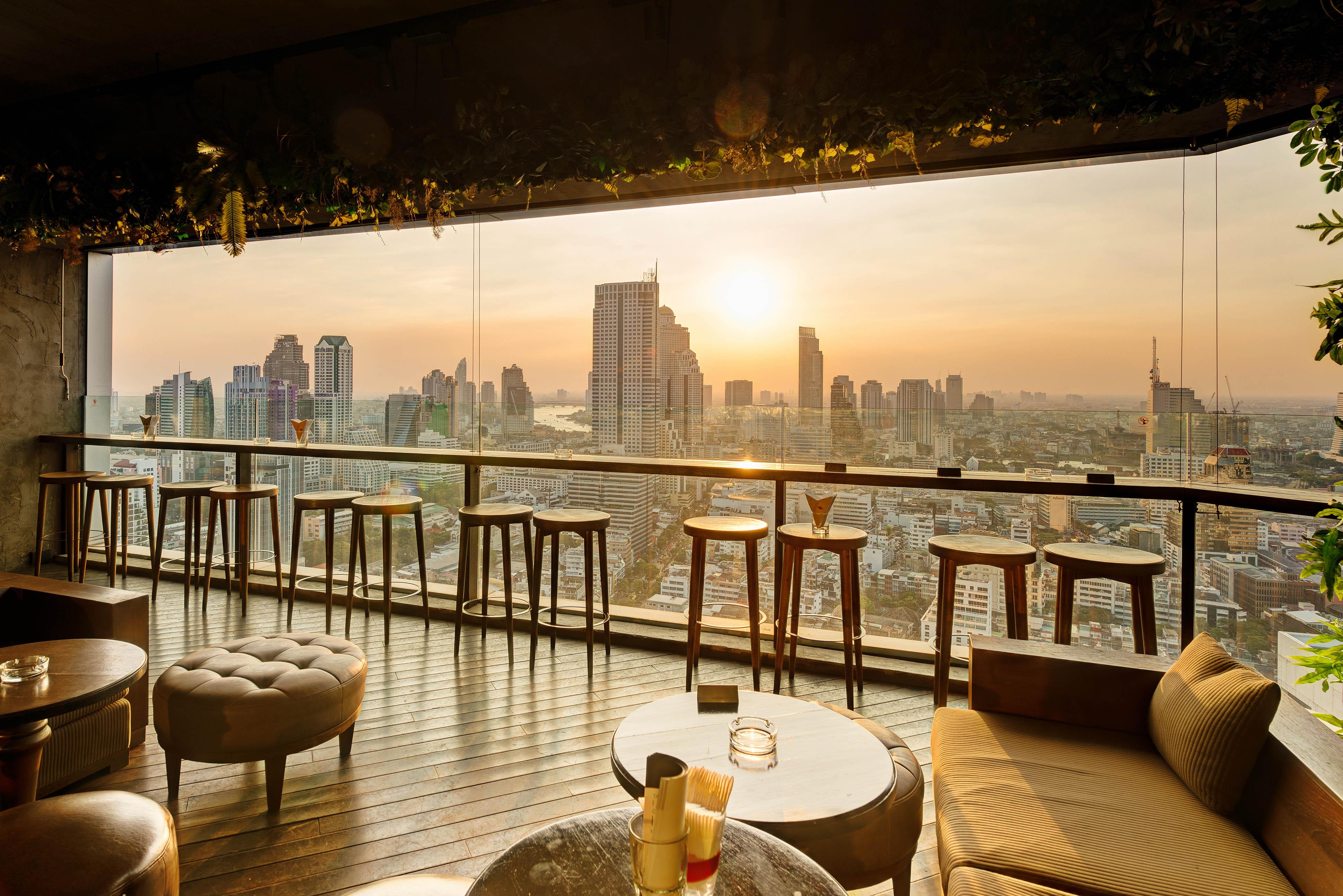Pullman Bangkok Hotel G Exterior foto View from the bar
