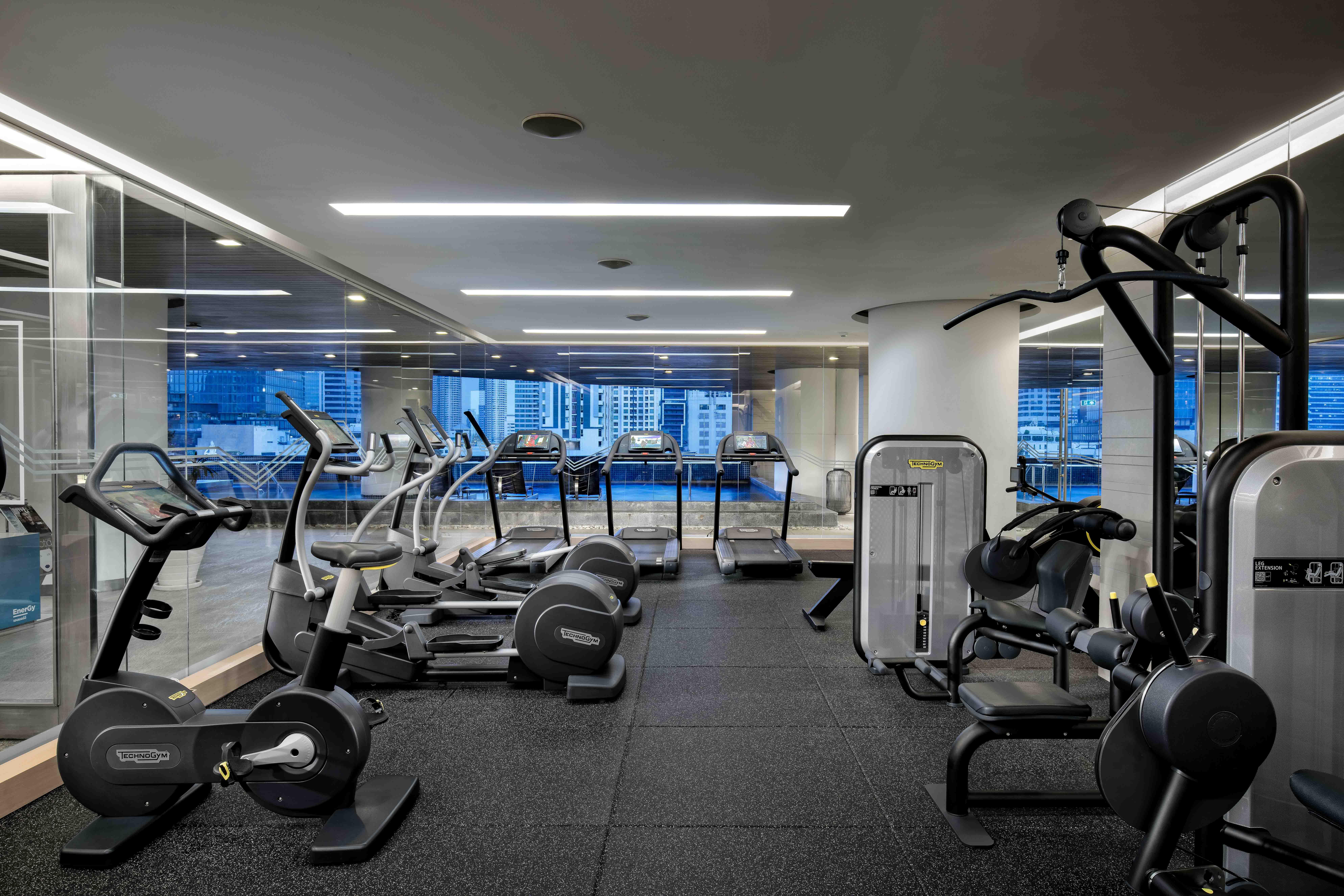 Pullman Bangkok Hotel G Exterior foto The gym at The Hari