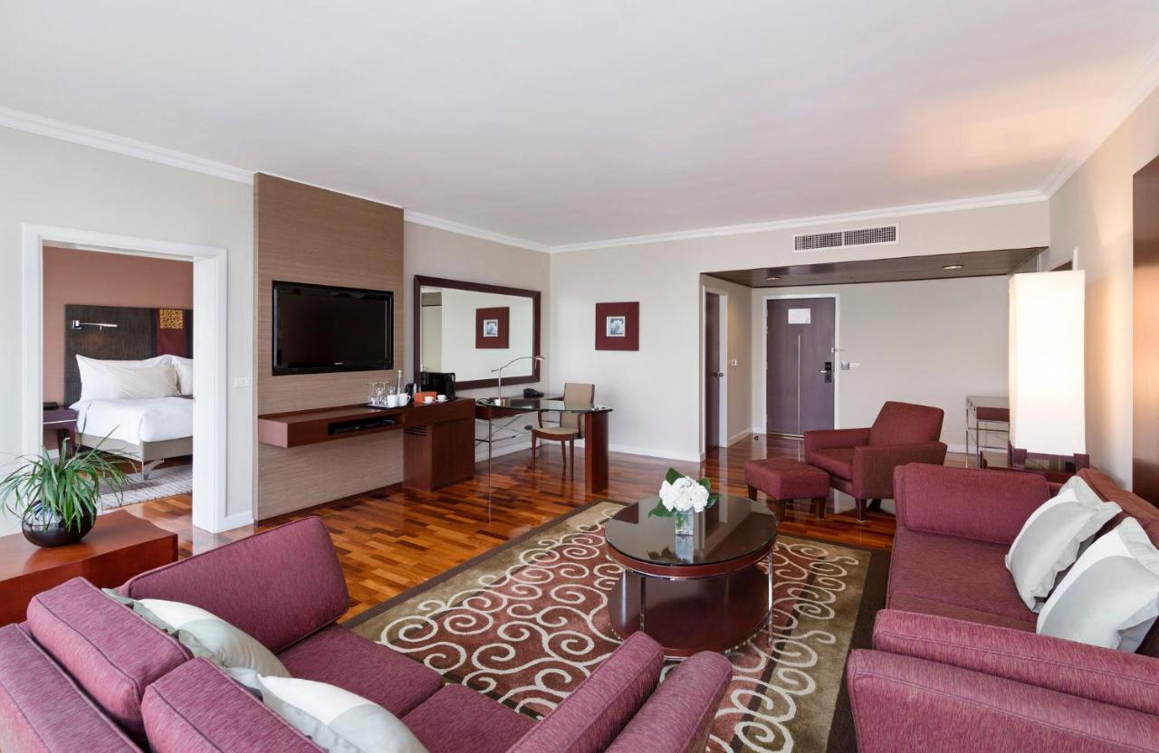 Pullman Bangkok Hotel G Exterior foto Suite at the Hilton Athens