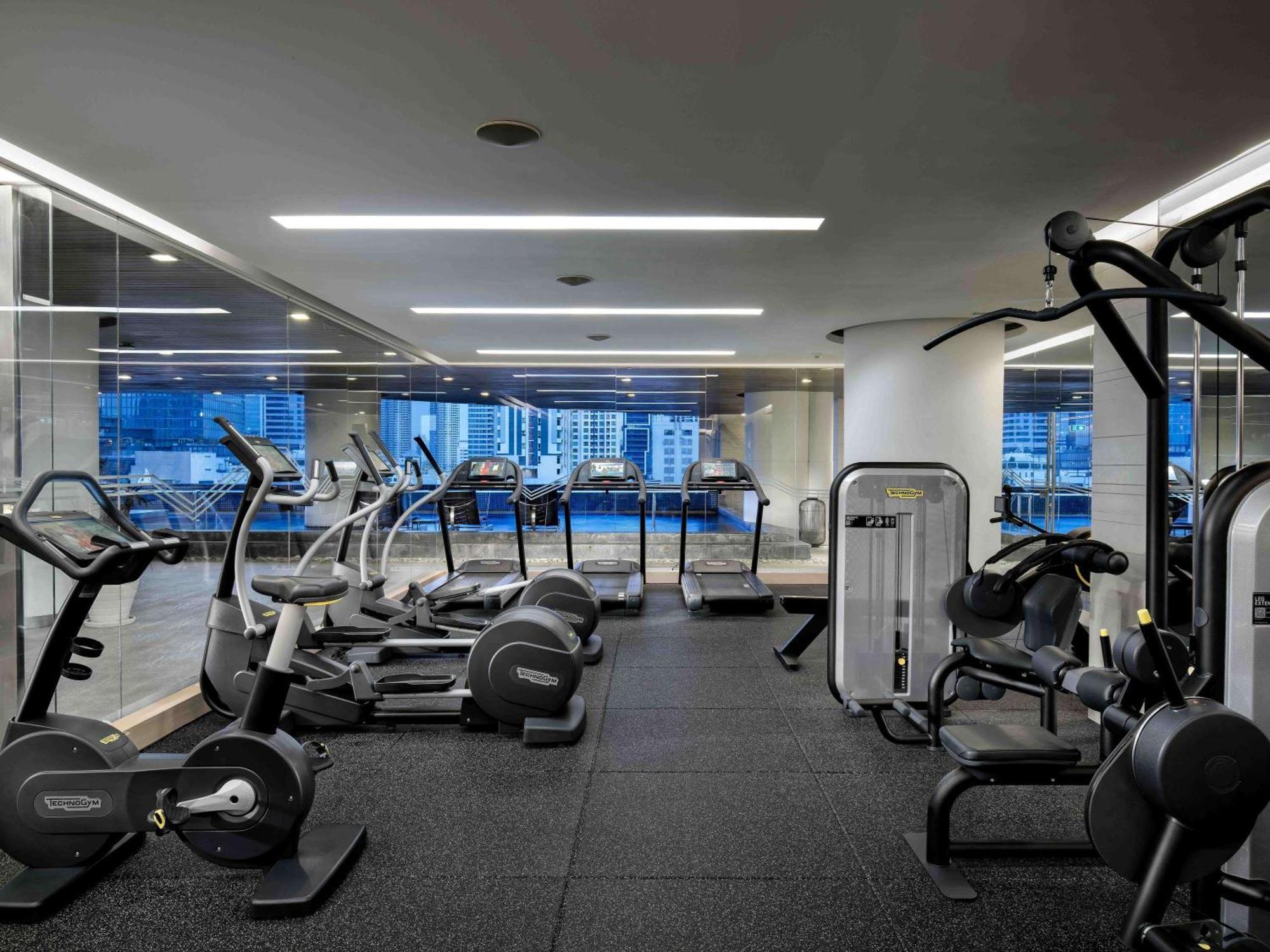 Pullman Bangkok Hotel G Exterior foto The gym at the hotel