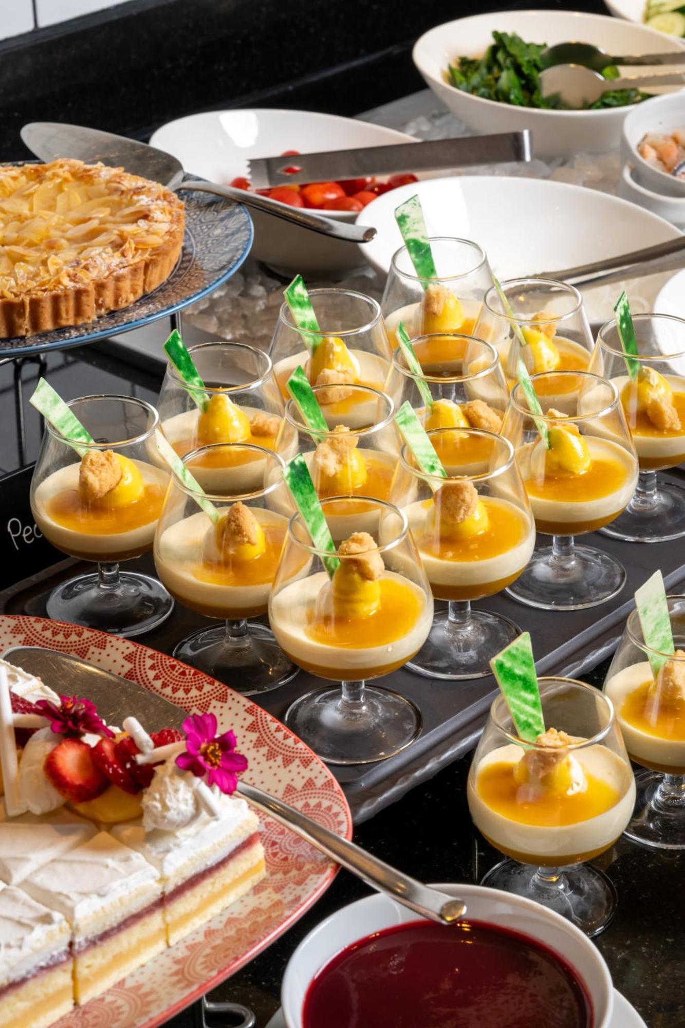 Pullman Bangkok Hotel G Exterior foto A mango pudding